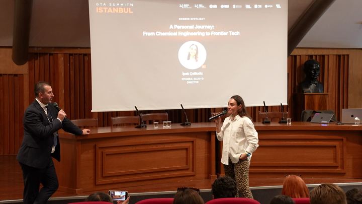 Ata Argüder introduces İpek Çeliksöz