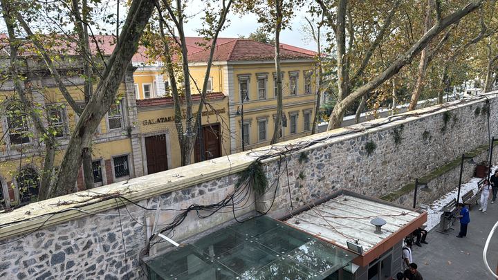 Galatasaray Üniversitesi, Ortaköy, on the morning of Bridge Day