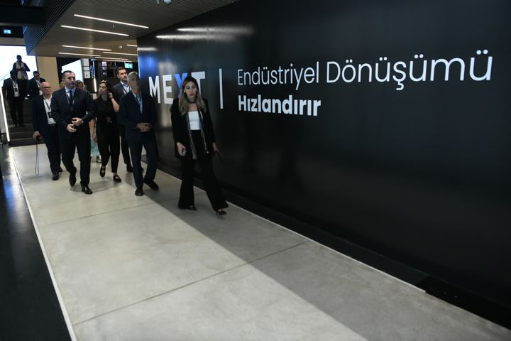 Into the Digital Factory