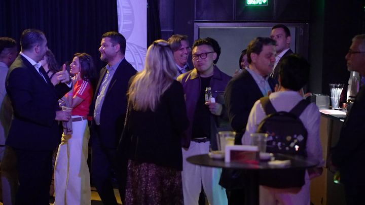 Delegates catch up at DasDas